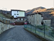 19 Attraversando il bel borgo di Grimolto (456 m)